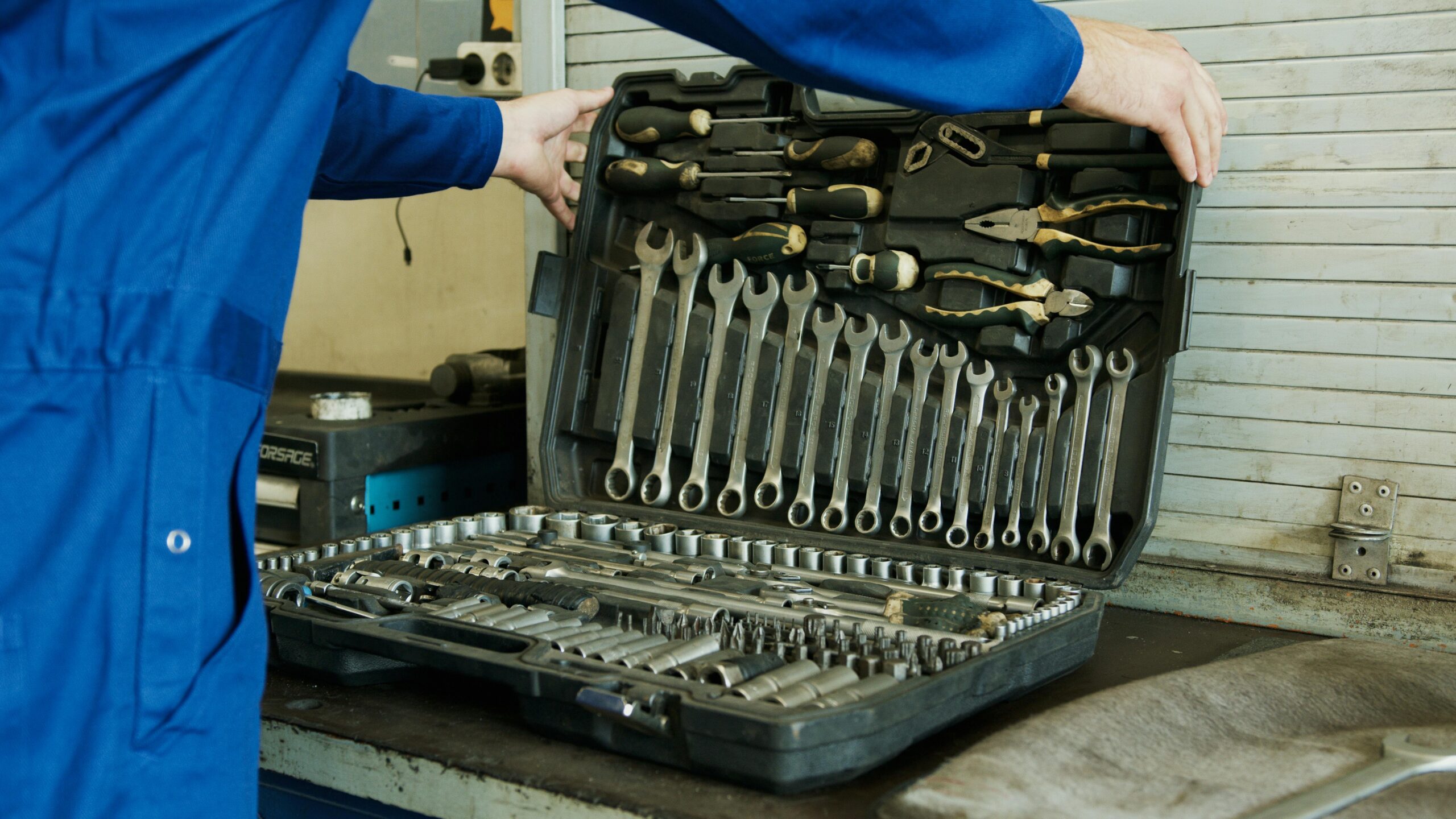 a person holding a tool box, Best Locksmith in Tampa